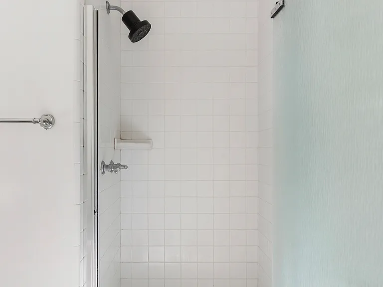 982 Athens St — Photo 33