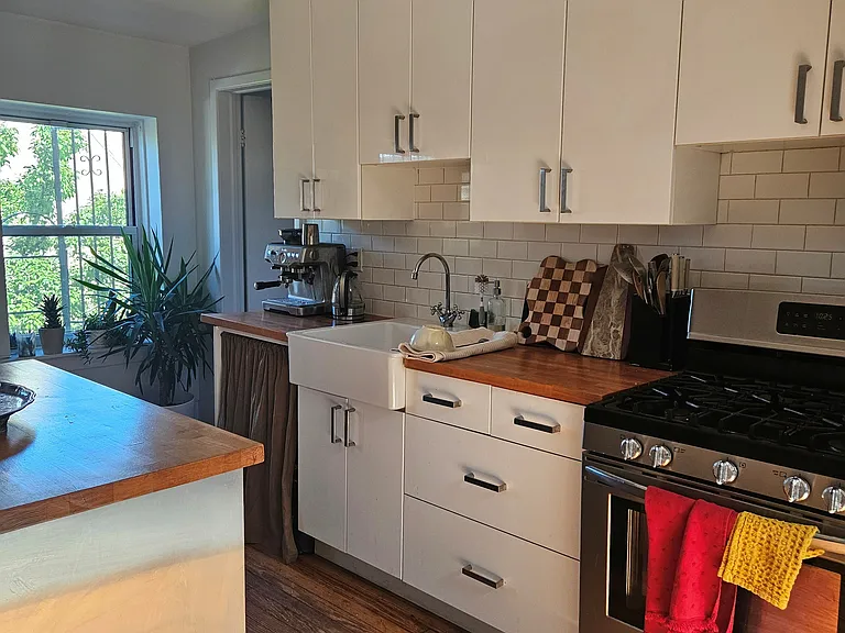 530 Court St #2 — Photo 4