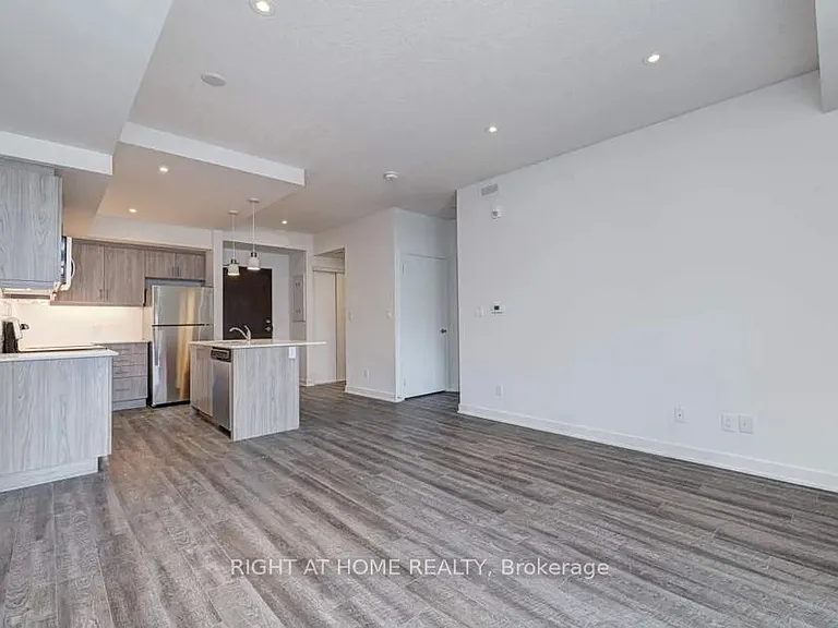 16 Markle Cres #312 — Photo 4