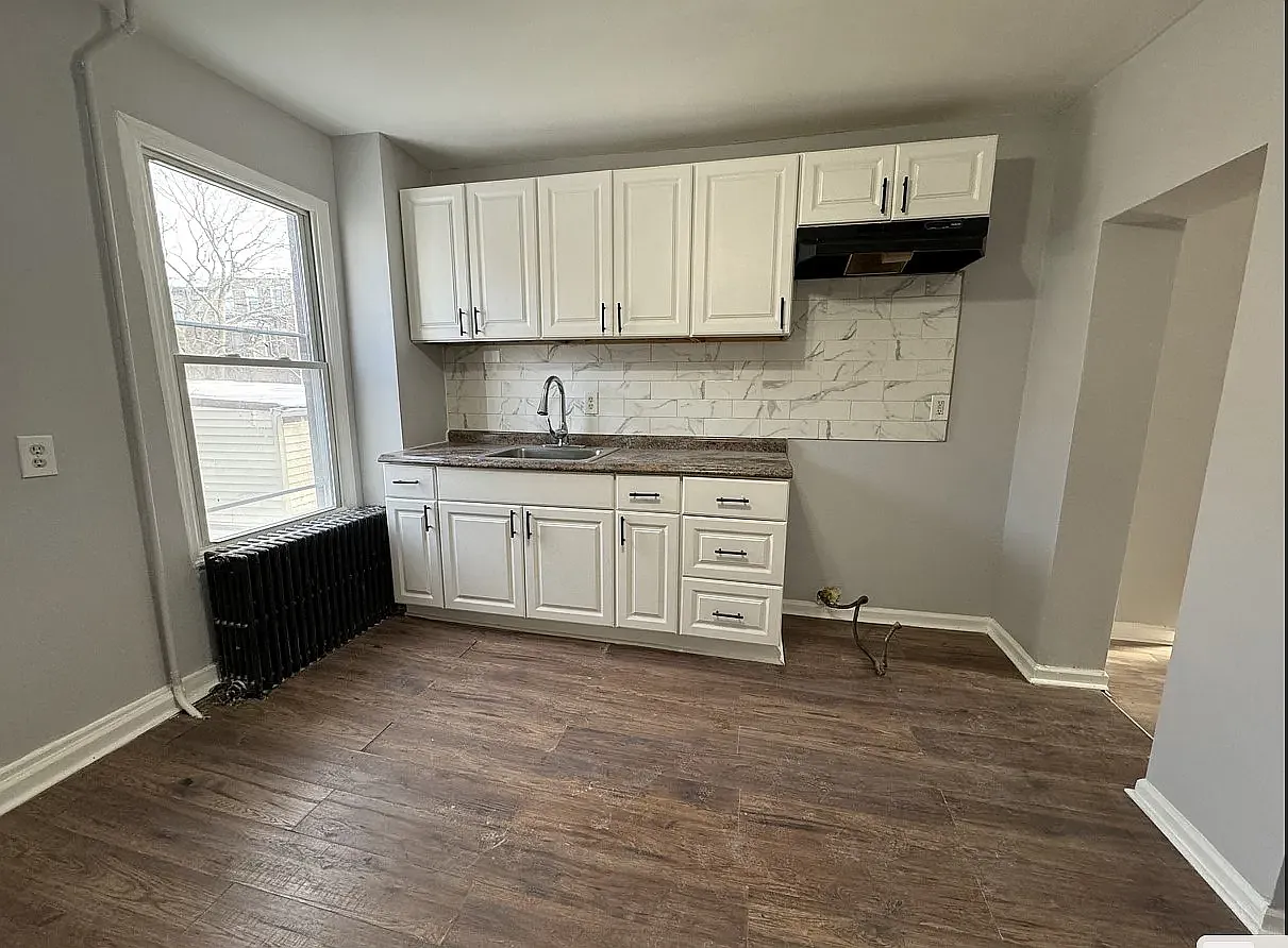 2 bed, 800 sqft, $1,949 — Photo 1