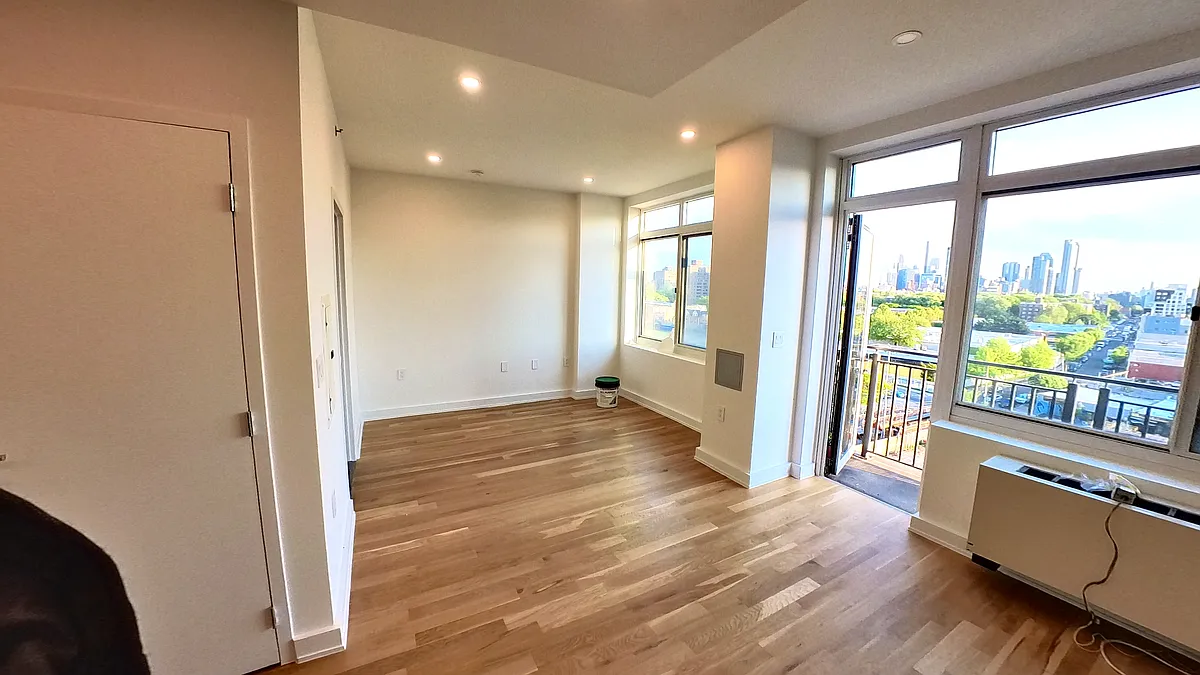 Building Photo - 1115 Broadway #8E