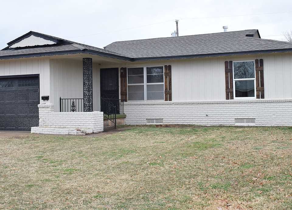 1st image of 2206 E Ash Ave