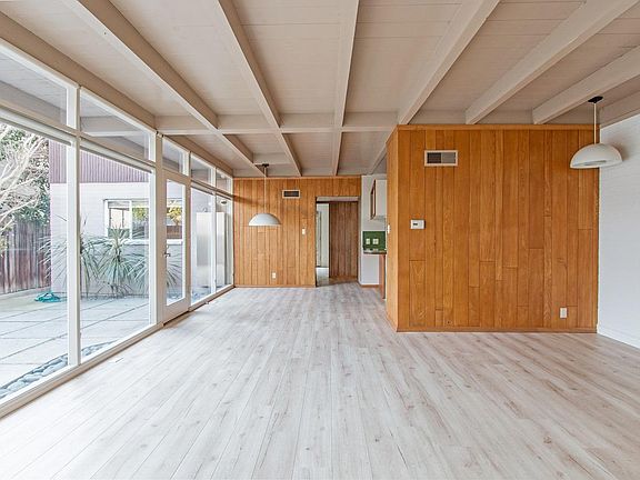 3rd image of 2601 Pine Ave