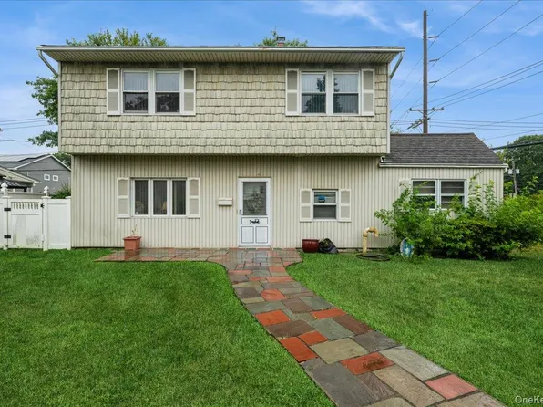 2 Dogwood Lane, Levittown, NY 11756