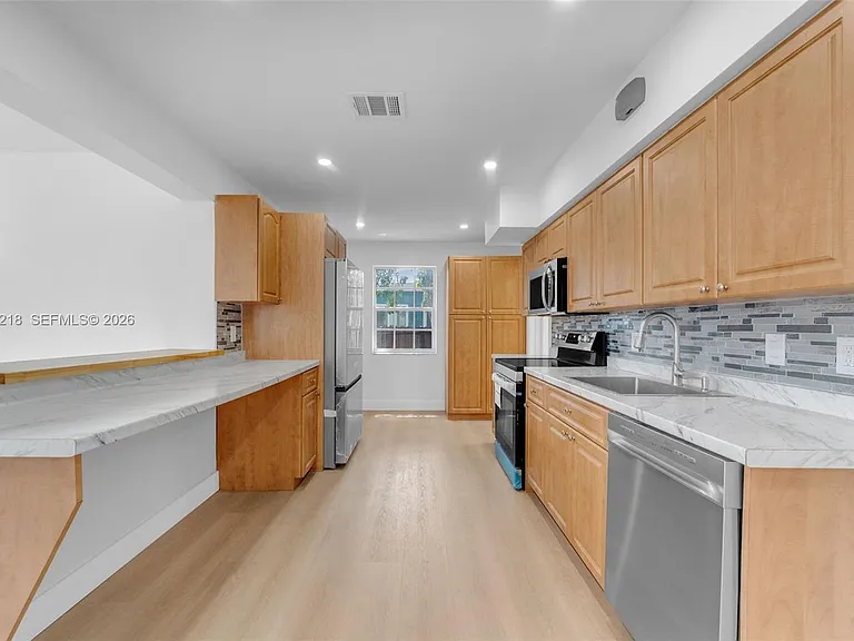 7150 SW 10th St — Photo 11