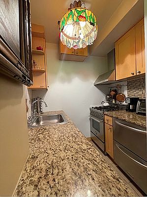 4th image of 333 E 43rd St #4100