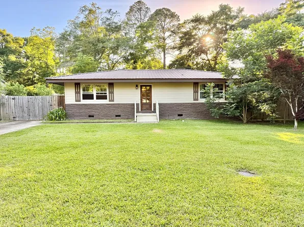 206 Massee Dr, Dothan, AL 36301