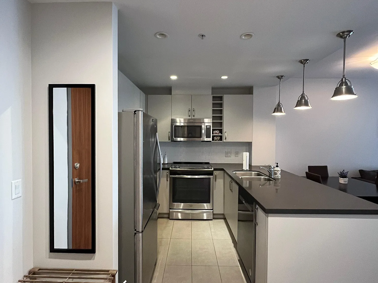 1 bed, 671 sqft, $2,700 — Photo 3