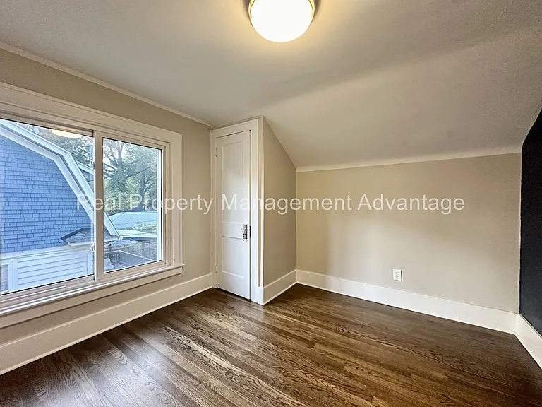 310 W Hazelhurst St — Photo 21