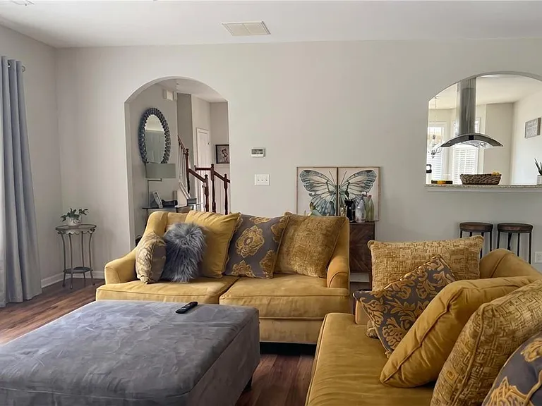 Thorncrest Dr — Photo 7