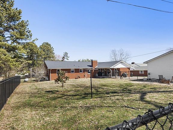 3rd image of 446 Allen Cir