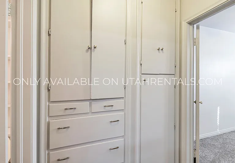 511 N 100 W #8 — Photo 12
