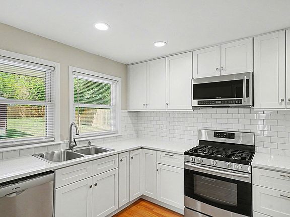 4th image of 2748 Layden St