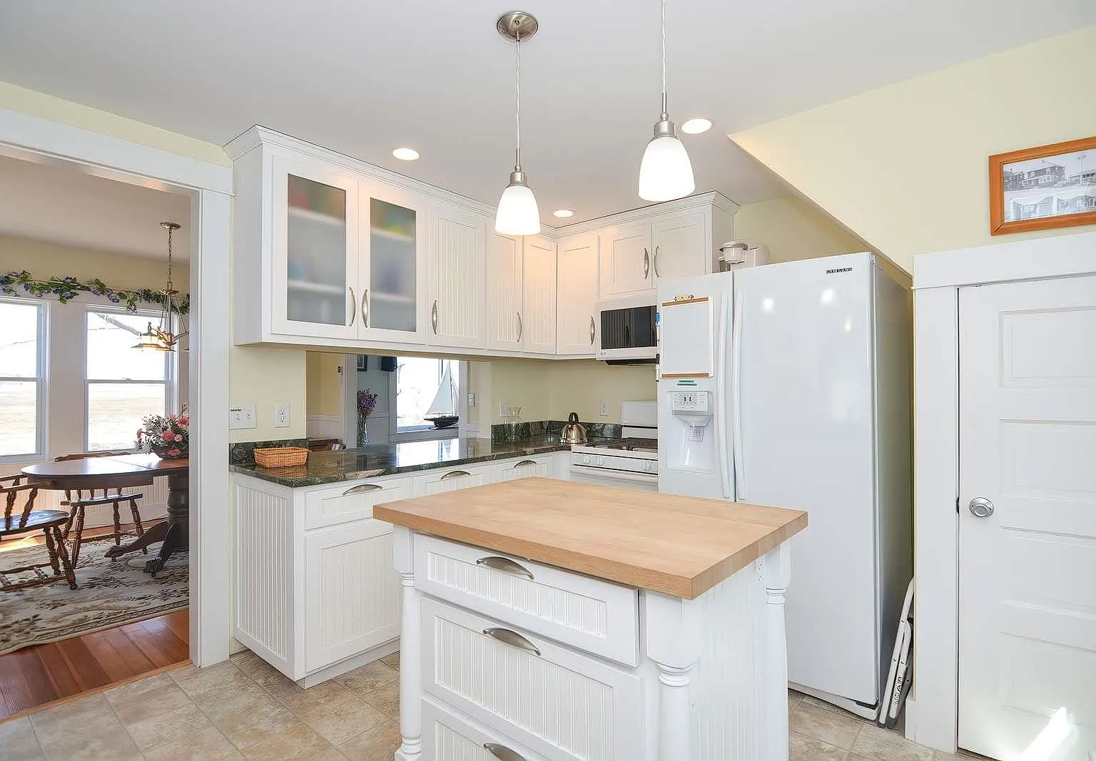 3 bed, 2.5 bath, 1490 sqft, $3,200 — Photo 4