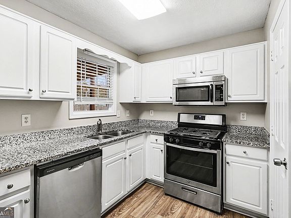 5th image of 204 Winchester Dr