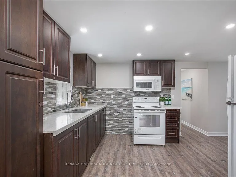 21 Lakeshore Rd — Photo 17