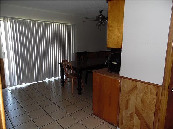 5th image of 121 Cambridge Dr