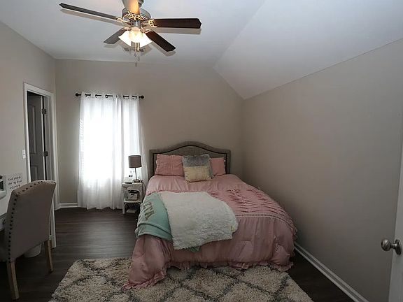 5th image of 201 Little Magnolia Ln