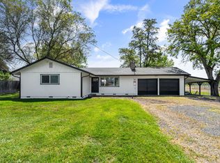 2594 Lotus Ln, Central Point, OR 97502