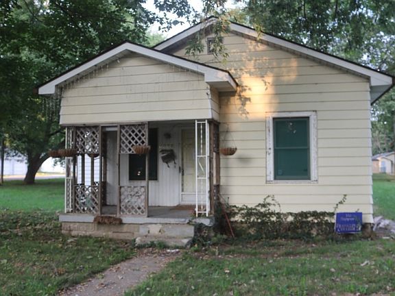 2nd image of 1055 N Alton Ave