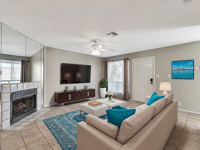 20250 N 6th Dr #1 — Photo 1