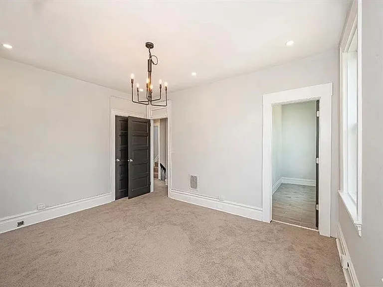 923 Adelaide St — Photo 17