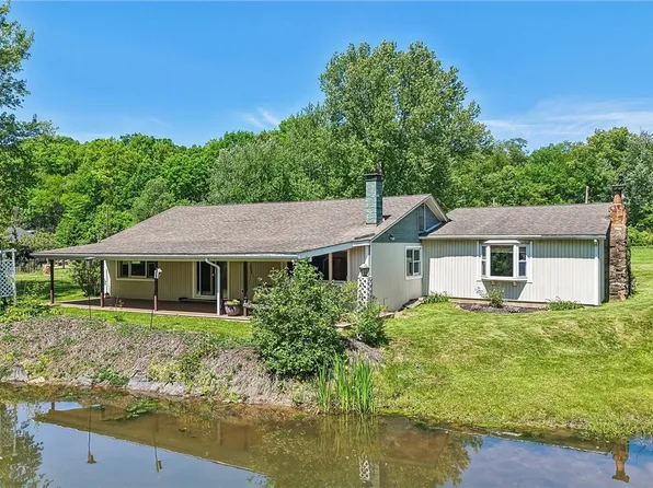120 Lakeview Rd, Fombell, PA 16123