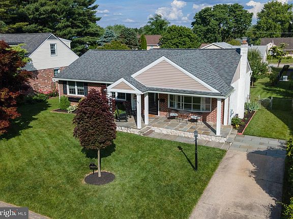 2nd image of 54 Kenalcon Dr