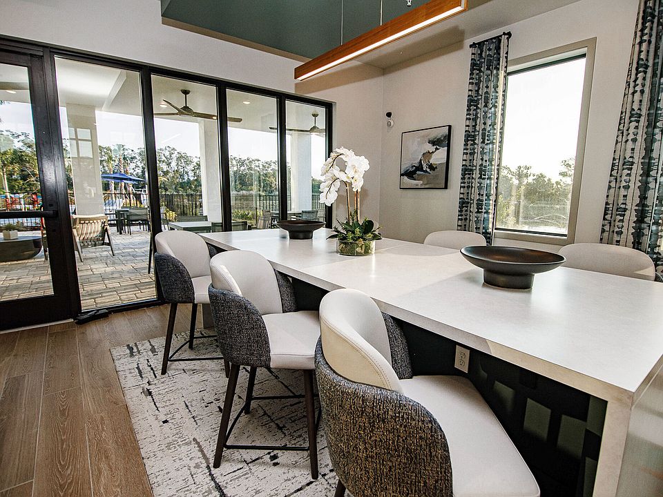 The Crossing at Palm Aire apartments community photo