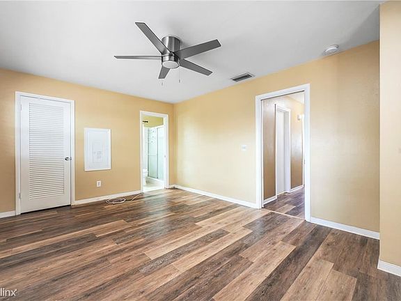 5th image of 2121R Greenbriar Blvd