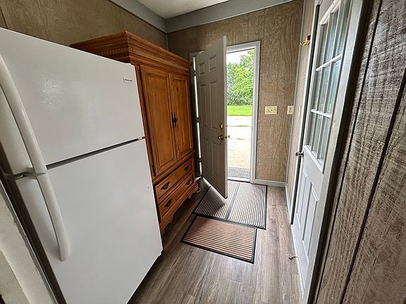 4th image of 1660 W Hanley Rd APT A