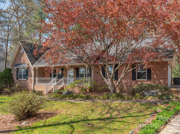 219 Waterford Dr, Mills River, NC 28759