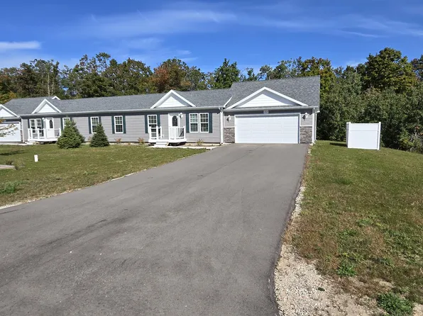 3895 Leslie Ln #3895, Petoskey, MI 49770