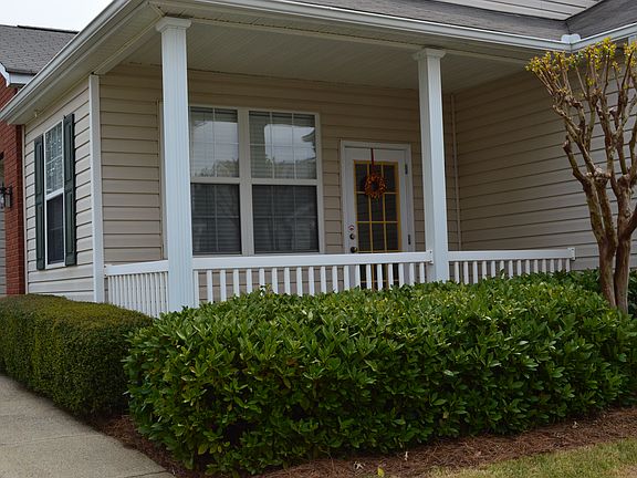 2nd image of 693 Bedford Ct