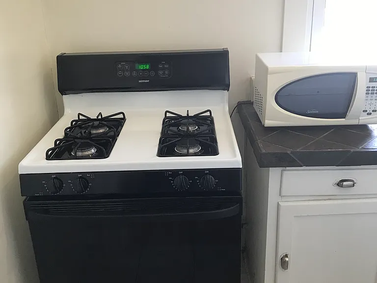 719 E Grand Ave #5 — Photo 4