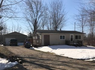 W10027 River Rd, New London, WI 54961