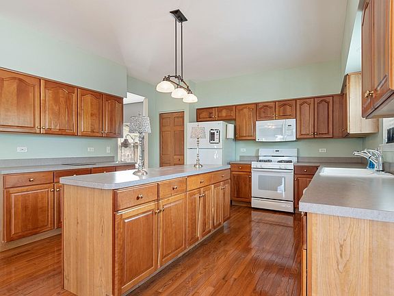 4th image of 2621 Cody Ct
