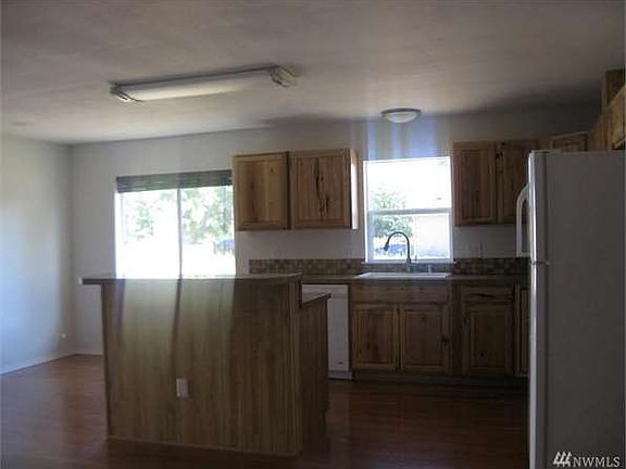 4th image of 1426 Windsor Ave
