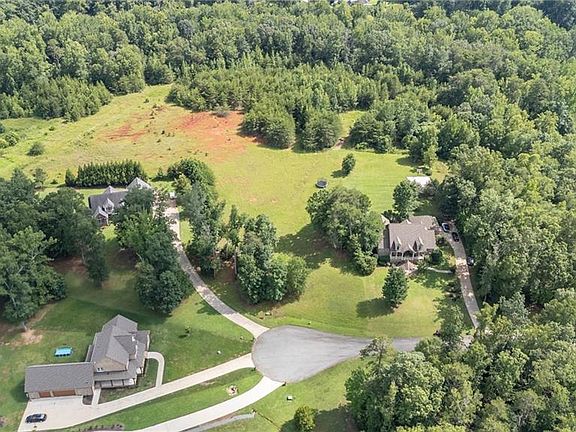 3rd image of 2631 Mableton Dr #10