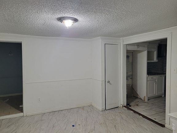 2nd image of 924 N Clements St