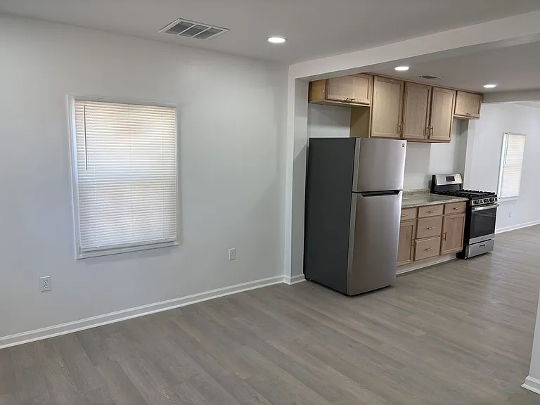 3800 E Mallory Ave — Photo 3