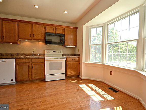 4th image of 811 Tilghman Dr