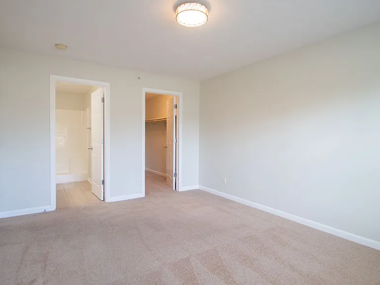 111 E Westplains Rd — Photo 16