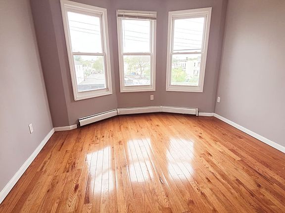 5th image of 86 Winfield Ave #1B