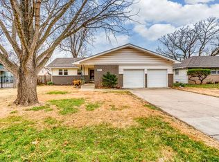 831 E English Ct, Derby, KS 67037