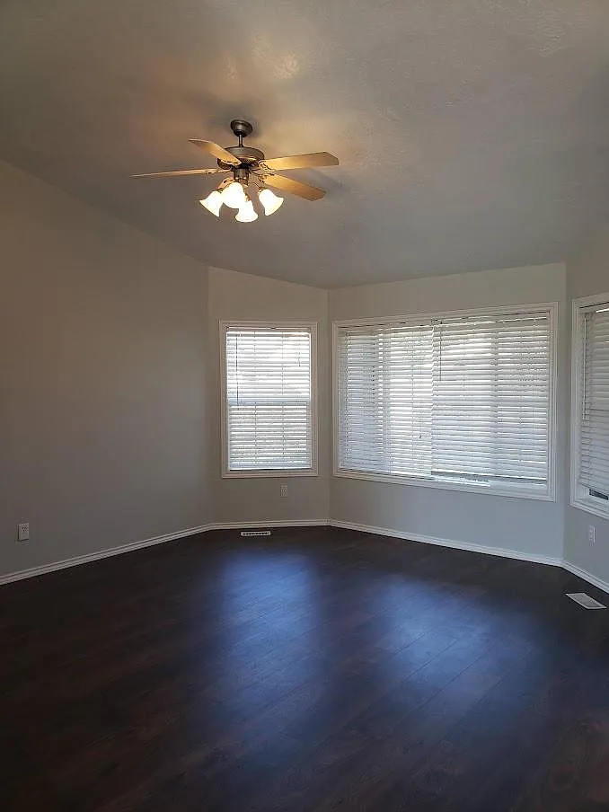 4 bed, 1802 sqft, $2,495 — Photo 3