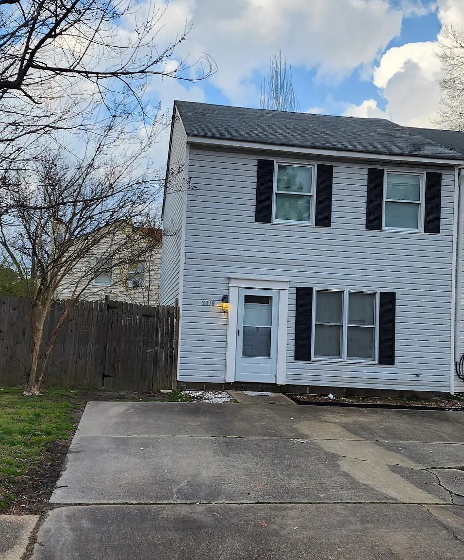 3 bed, 1232 sqft, $2,350 — Photo 2