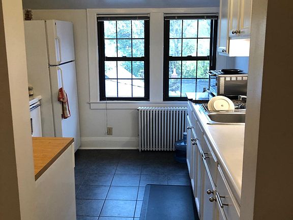 5th image of 2409 Pillsbury Ave #3