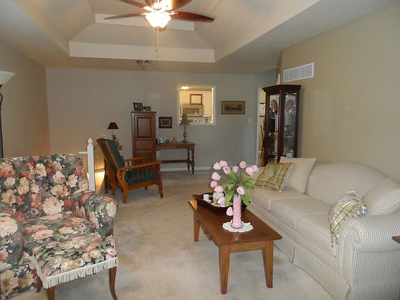 2nd image of 400 NW Augusta Ct