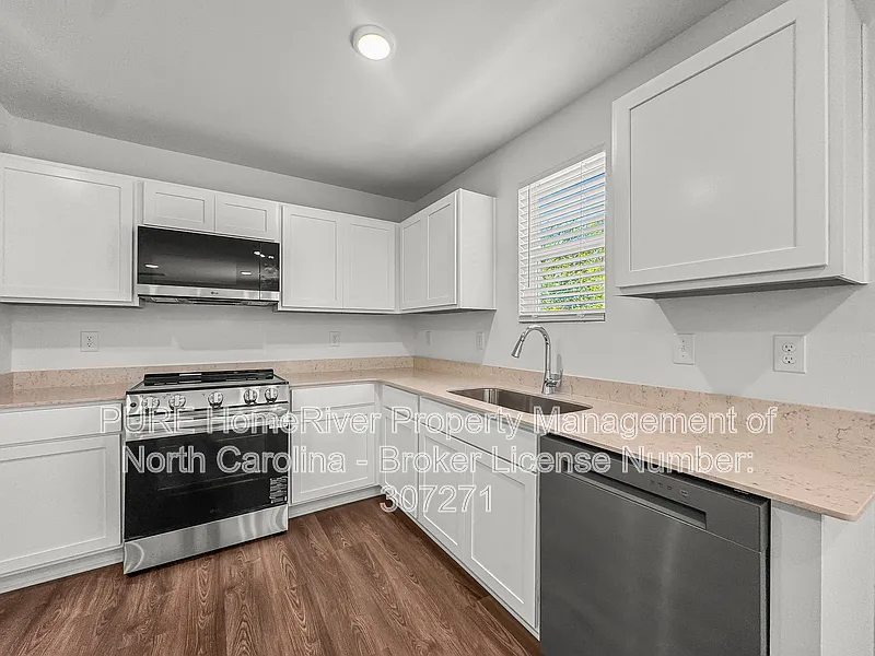 4 bed, 2.5 bath, 2014 sqft, $2,035 — Photo 3